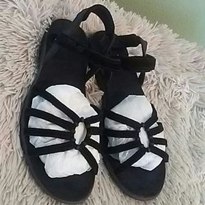 Teva wedge sport strapped sandals size 7.5